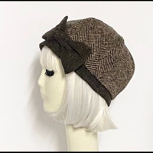 Wool beret bow